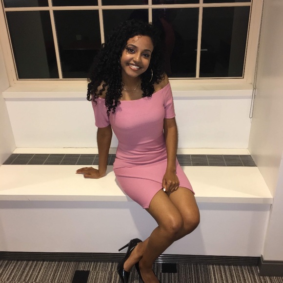 Fashion Nova off the shoulder dress - Picture 3 of 3